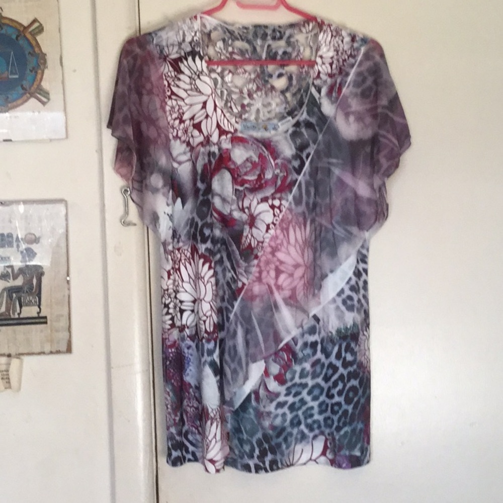 Silk print Stretchy Shirt w/ Lace Appliqué